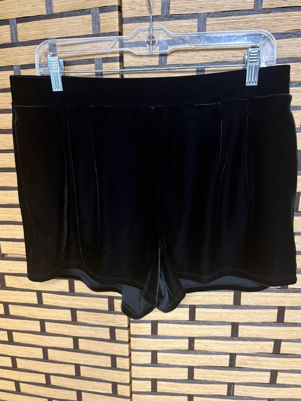 Express Black Velvet Shorts Size Medium‎